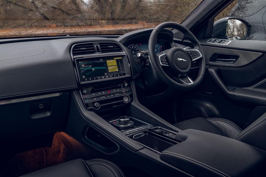 Торпедо Jaguar F-Pace Chequered Flag 2019 года  (UK) (фото 7 из 8)